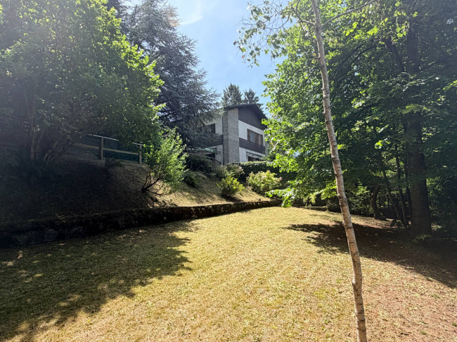 Villa in vendita a Selvino