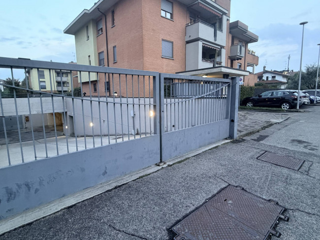 Box o garage in vendita a Desio