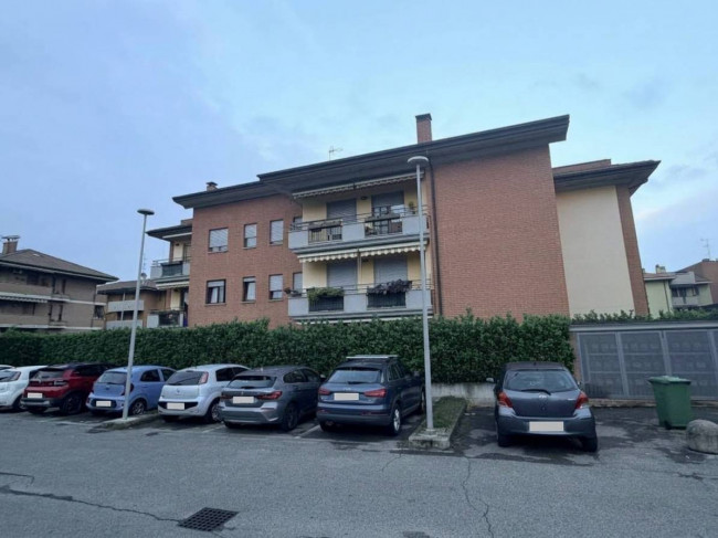 Box o garage in vendita a Desio