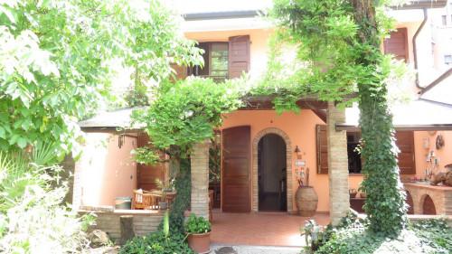 ( VILLETTA ) - PORZIONI di CASA con GIARDINO in affitto a Cento