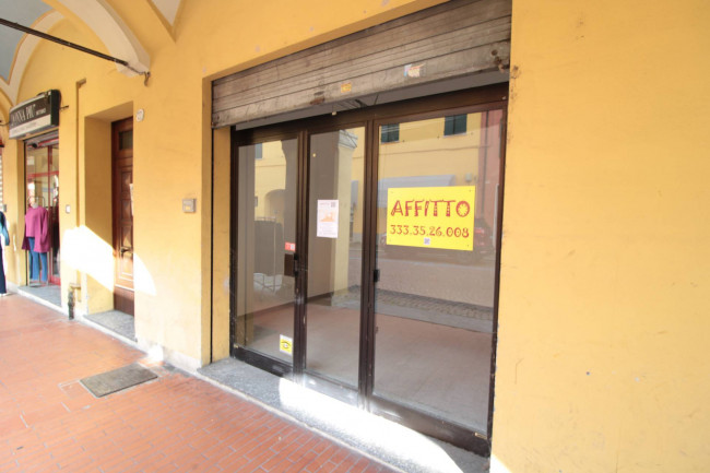 NEGOZIO con VETRINA in affitto a Cento