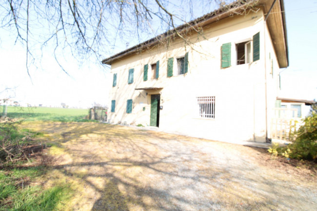 Casa indipendente in vendita a Cento (FE)