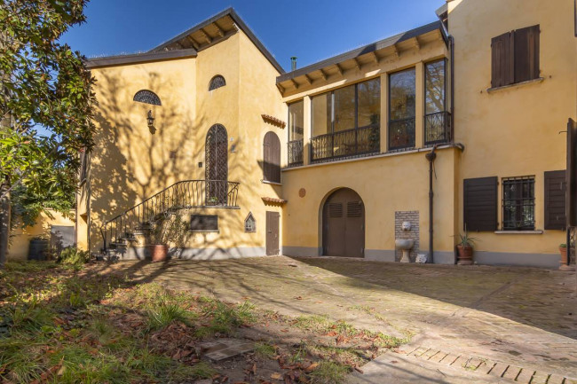 ( VILLA ) - CASA INDIPENDENTE in vendita a Cento