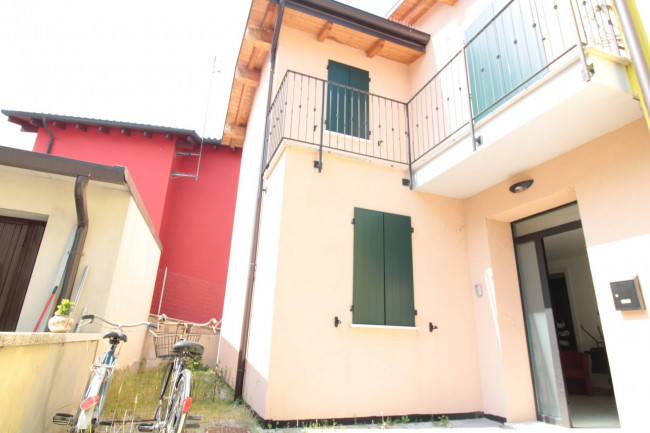 ( VILLETTA ) - PORZIONI di CASA con GIARDINO in vendita a Terre del Reno