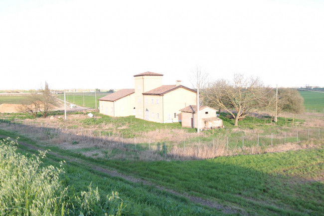 ( VILLA ) - CASA INDIPENDENTE in vendita a Finale Emilia