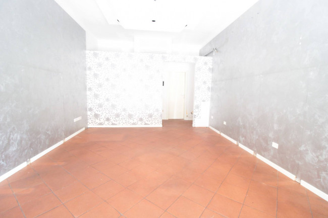 NEGOZIO con VETRINA in affitto a Cento