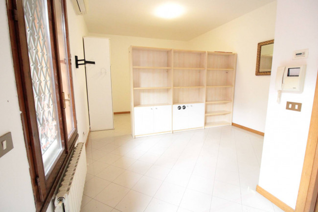 ( 1 Camera ) BILOCALE o MONOLOCALE in vendita a Cento