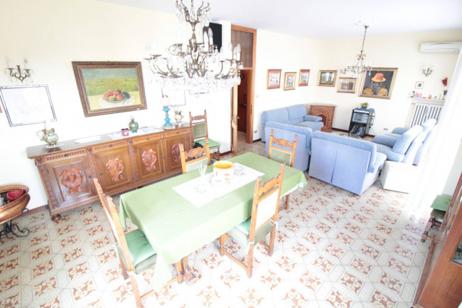 ( 3 Camere ) APPARTAMENTO GRANDE in vendita a Cento