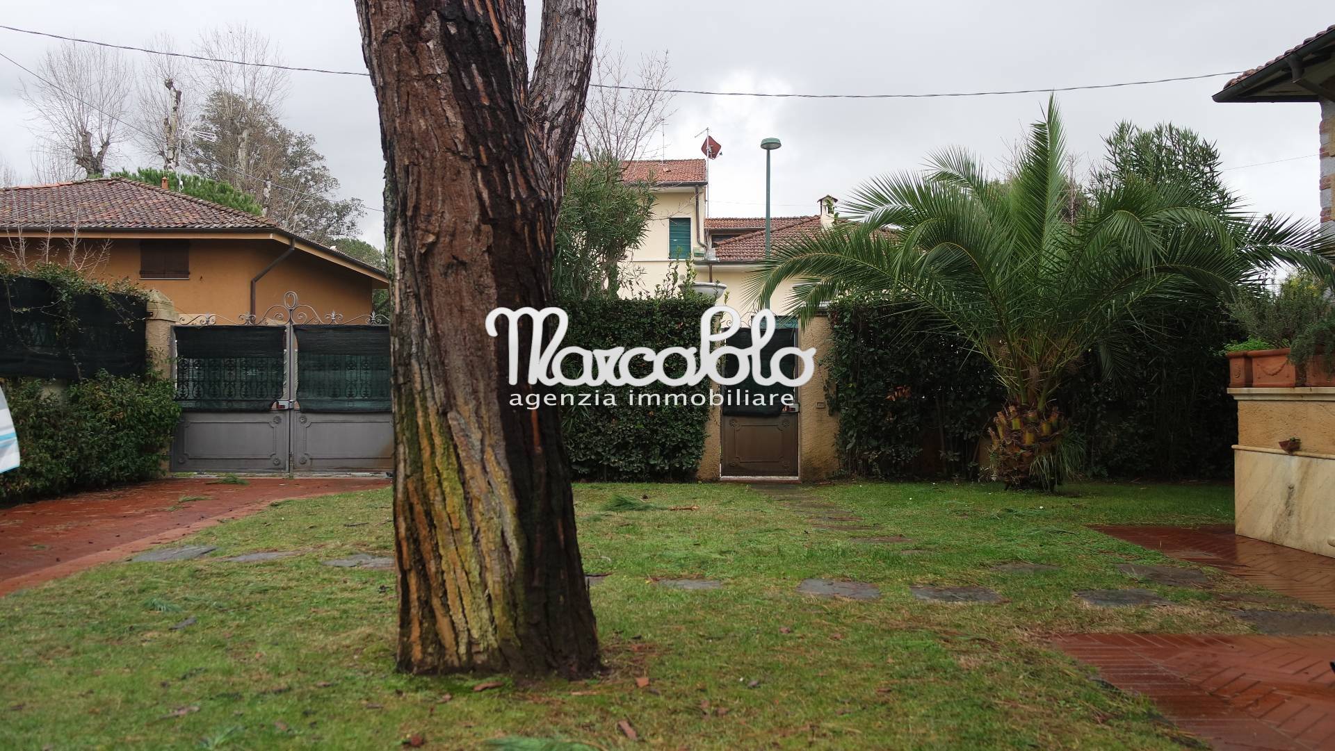 Villa FORTE DEI MARMI vendita  Vittoria Apuana  Agenzia Immobiliare Marco Polo