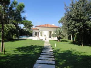 Villa di Prestigio in Affitto stagionale