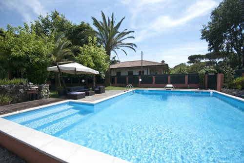 Villa in affitto a Vittoria Apuana, Forte Dei Marmi (LU)