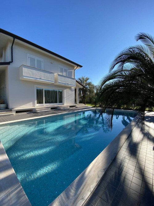 Villa di Prestigio in Affitto stagionale