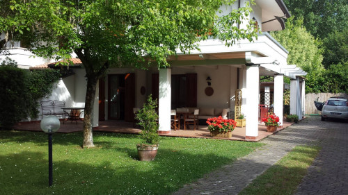 Villa Bifamiliare in Affitto stagionale