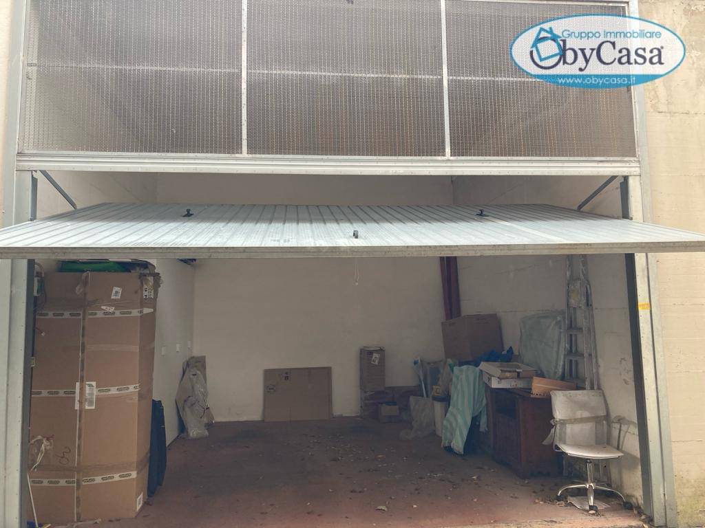 Garage/Box/Posto auto in vendita a Santa Maria Delle Mole, Marino (RM)