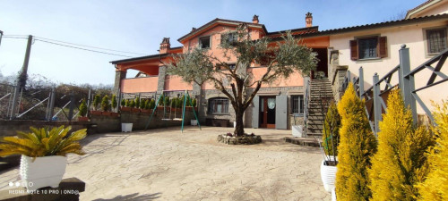 Villa Bifamiliare in Vendita a Bracciano