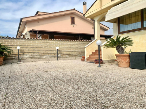 Villa in vendita a Ladispoli (RM)