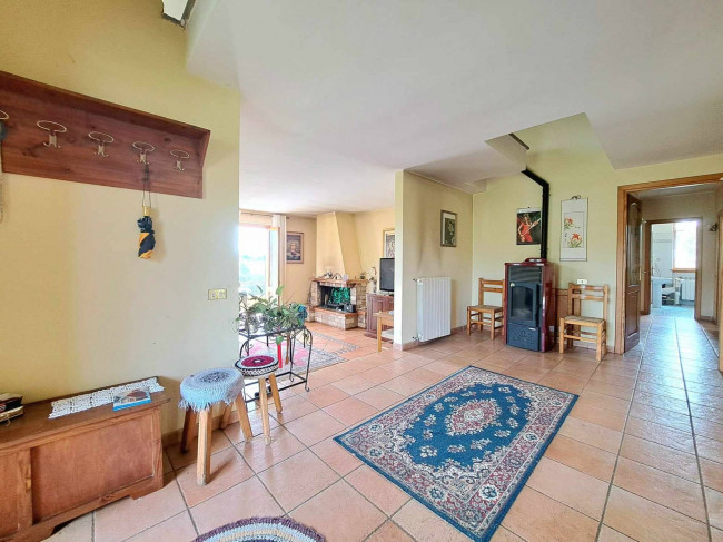 Villa in vendita a Oriolo Romano (VT)