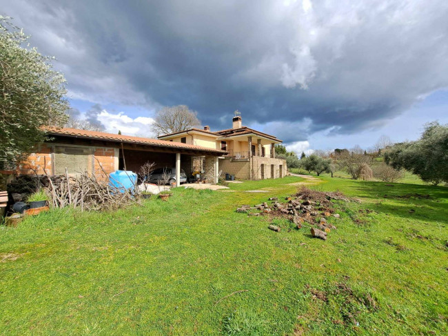 Villa in vendita a Oriolo Romano (VT)