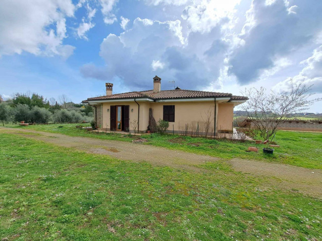 Villa in vendita a Oriolo Romano (VT)