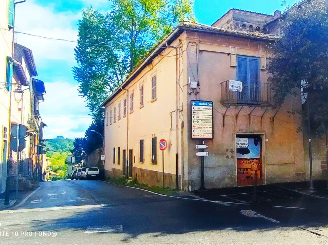 Locale commerciale in vendita