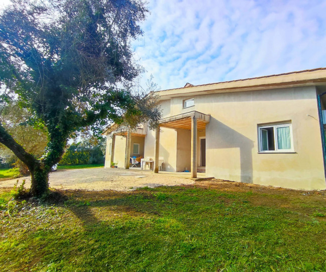 Villa in vendita a Manziana (RM)