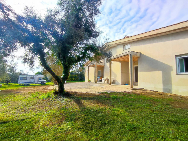 Villa in vendita a Manziana (RM)