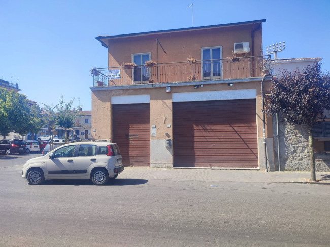 Locale commerciale in vendita