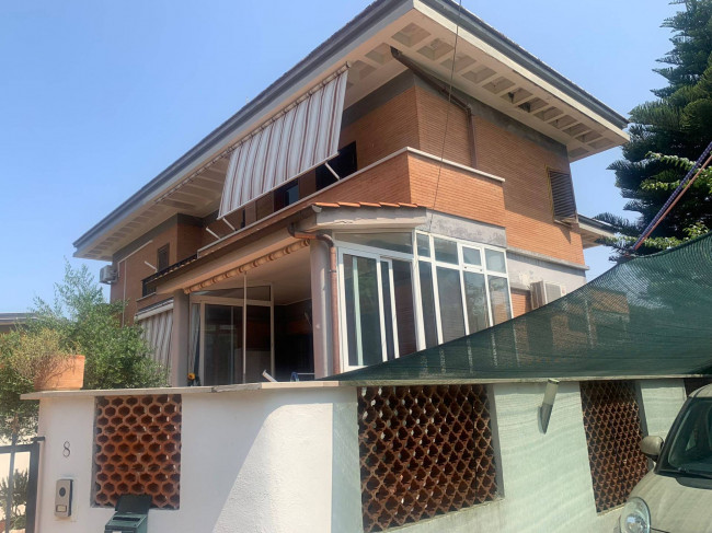 Villa Quadrifamiliare in vendita