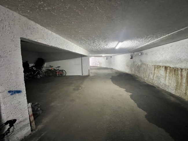 Posto auto coperto in vendita