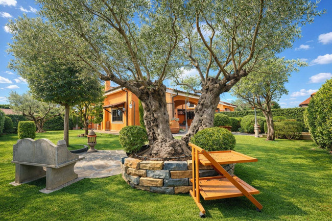 Villa Quadrifamiliare in vendita