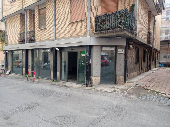 Locale commerciale in vendita