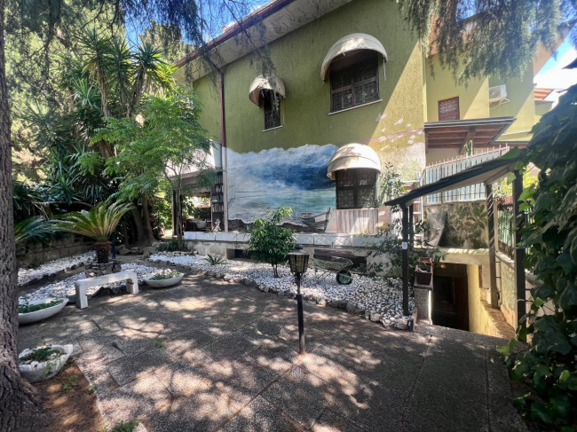 Villa Quadrifamiliare in vendita