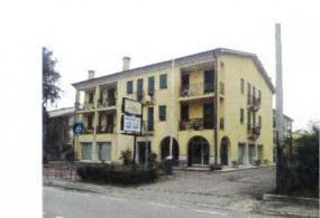 Locale commerciale in vendita