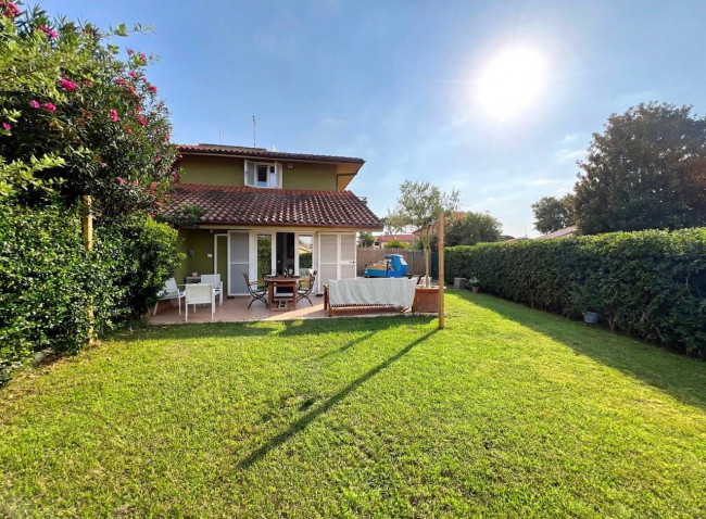 Villa Quadrifamiliare in vendita