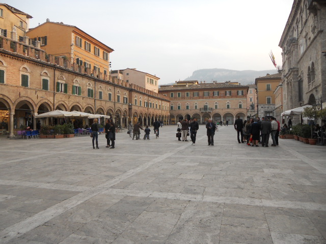 attivit` commerciale in Corso Mazzini a Ascoli Piceno