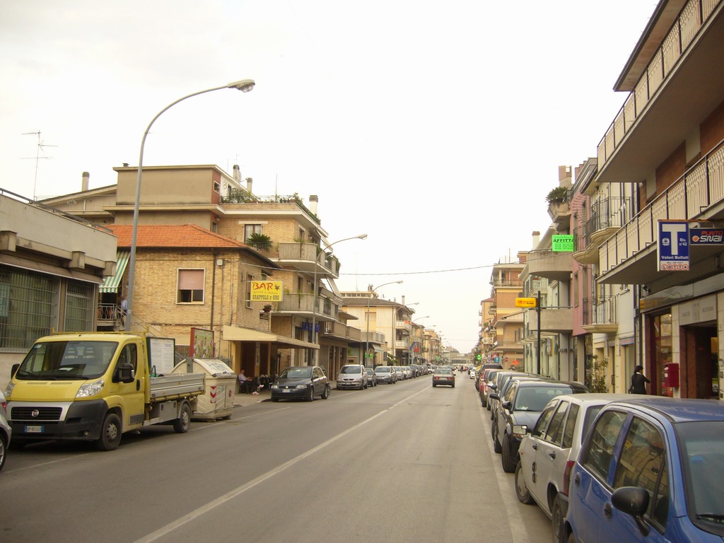 Fondo commerciale in vendita a Porto D'ascoli, San Benedetto Del Tronto (AP)