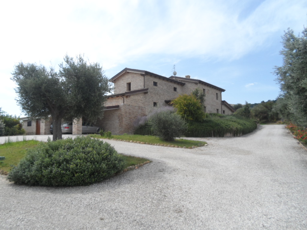 Villa MARTINSICURO vendita  Residenziale  Casa Broker di Maravalle Nevio Luciano