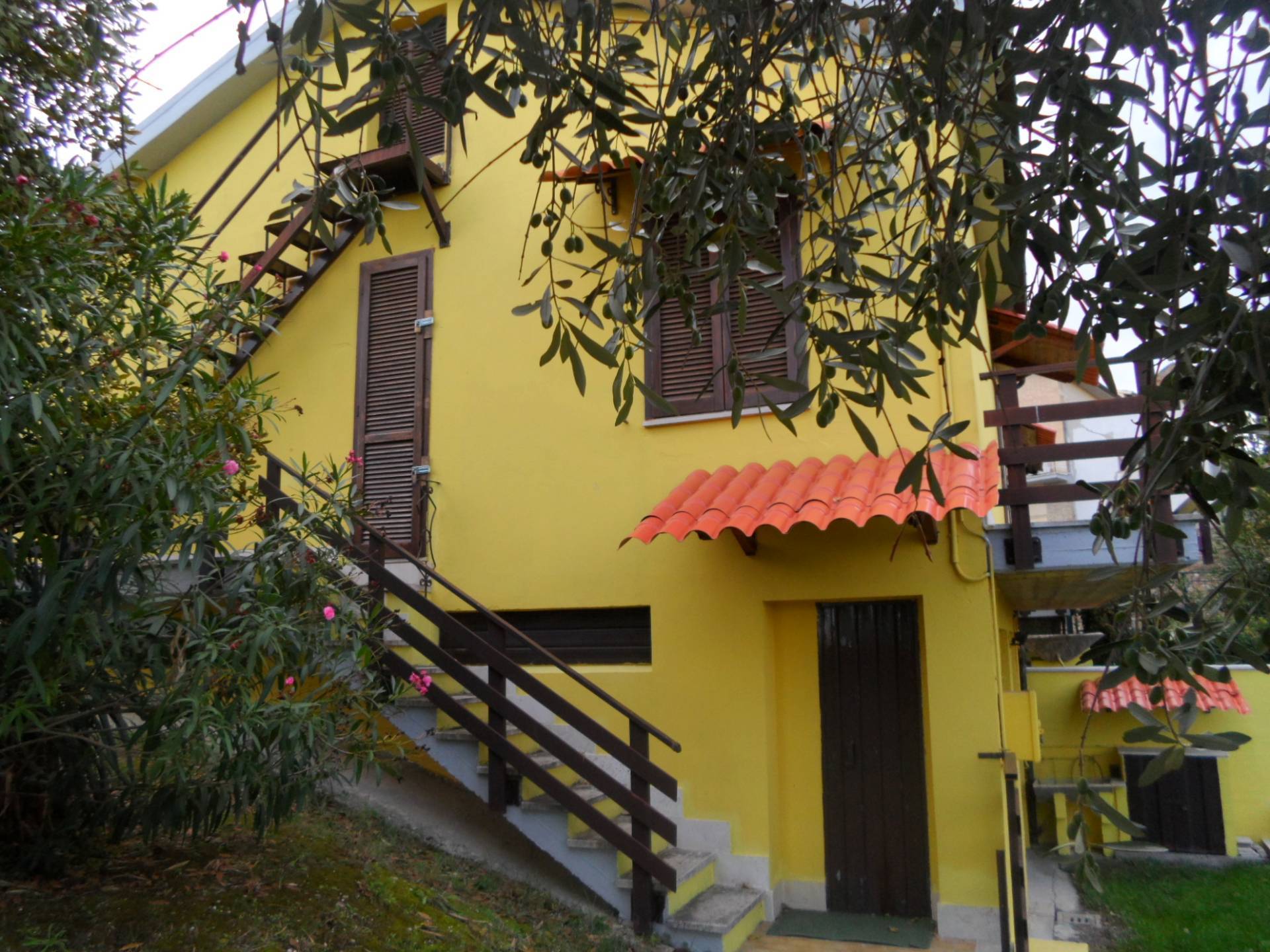 Casa indipendente in vendita a Castorano (AP)