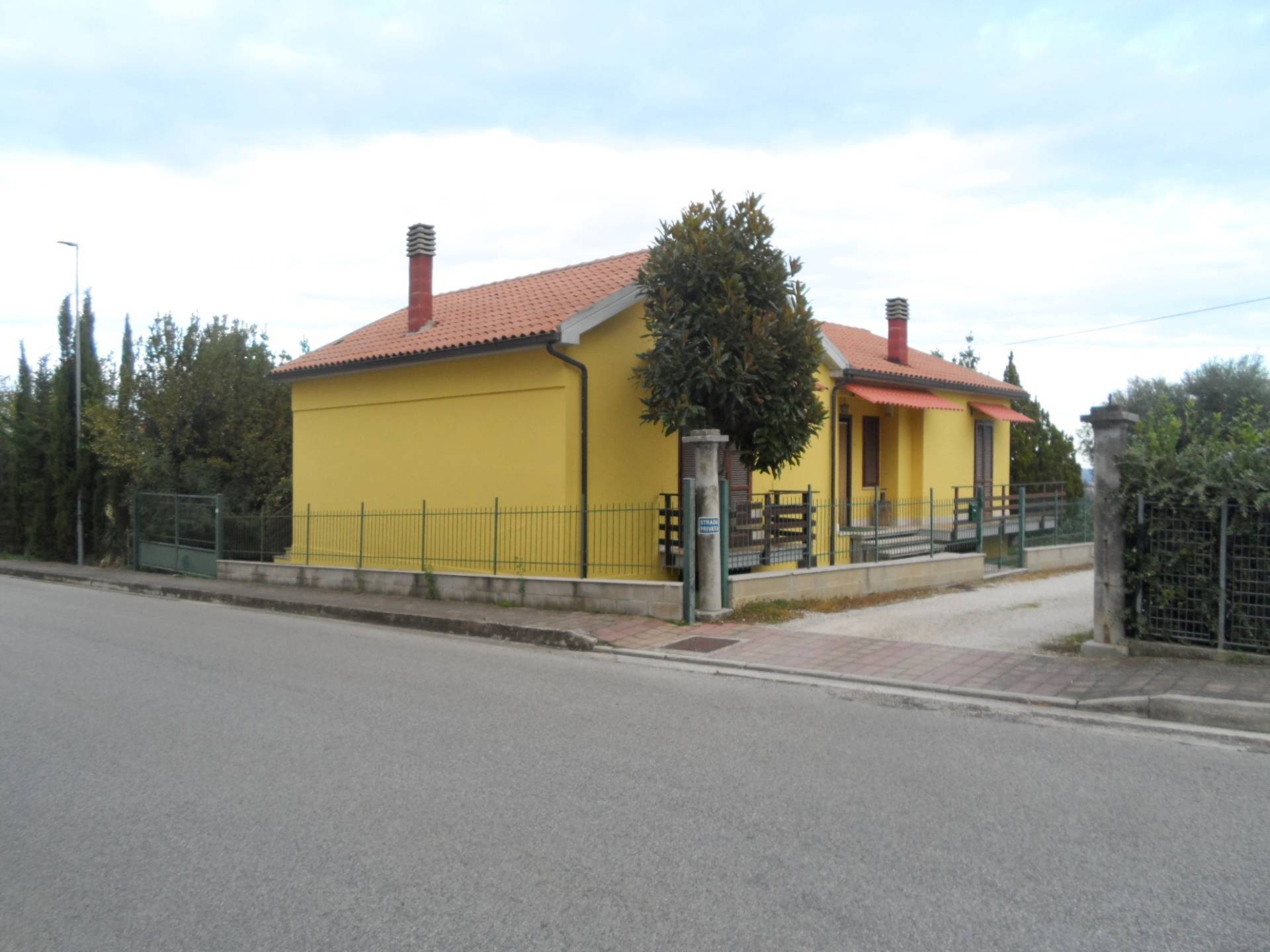 Casa indipendente in vendita a Castorano (AP)