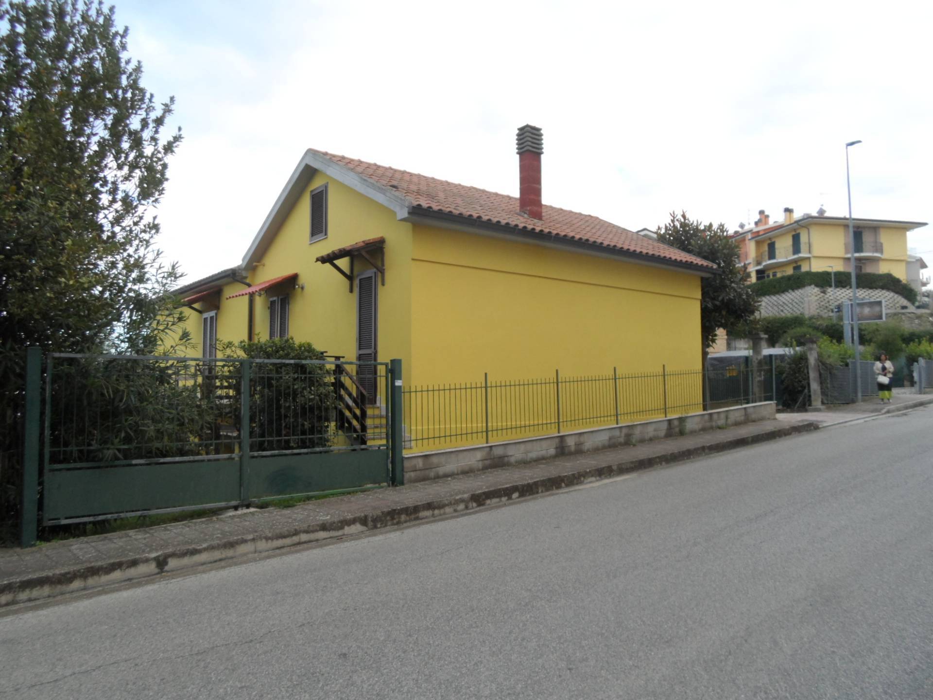 Casa indipendente in vendita a Castorano (AP)
