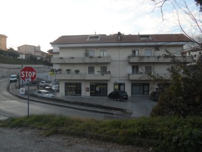 Fondo commerciale in vendita a Folignano (AP)