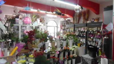 Locale commerciale in vendita a Folignano