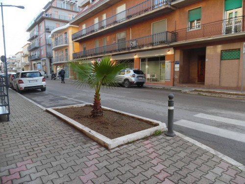 Locale commerciale in affitto a San Benedetto del Tronto