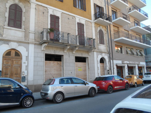 Locale commerciale in affitto a San Benedetto del Tronto