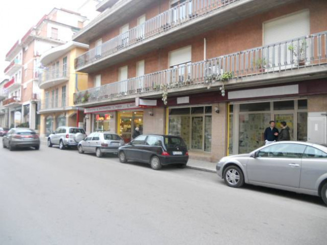 Locale commerciale in affitto a San Benedetto del Tronto