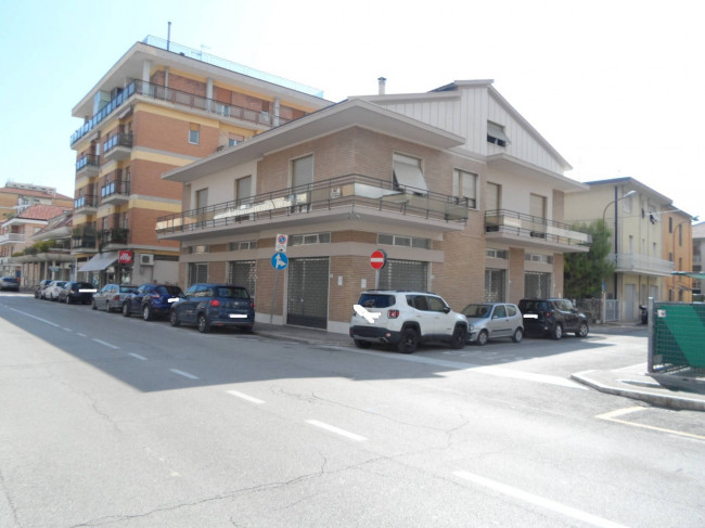 Locale commerciale in affitto a San Benedetto del Tronto