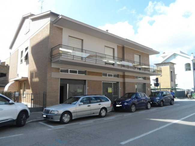 Locale commerciale in affitto a San Benedetto del Tronto