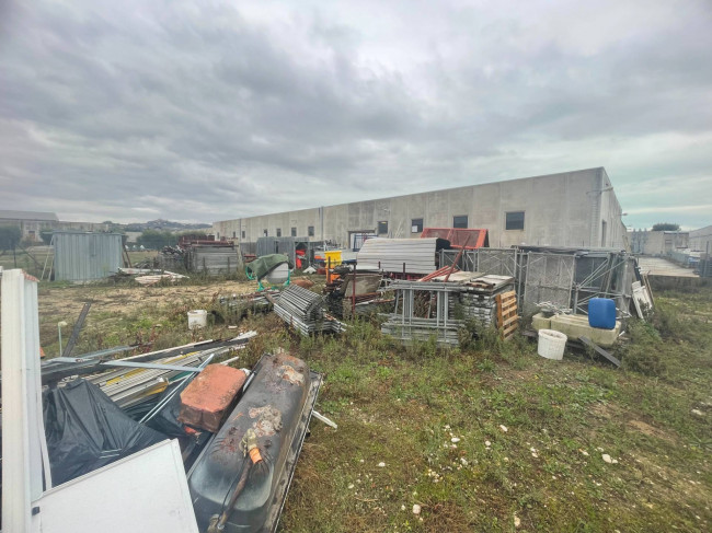 Capannone in vendita a Monteprandone