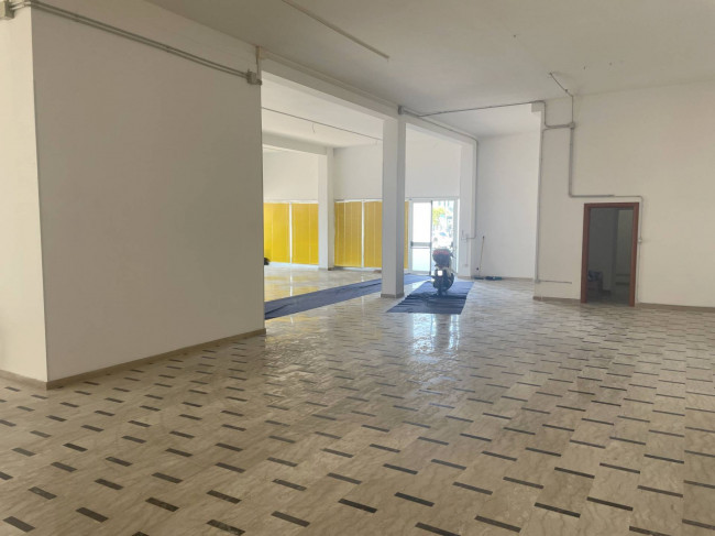 Locale commerciale in vendita a San Benedetto del Tronto