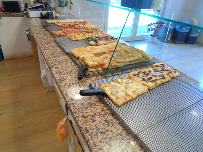 Pizzeria al taglio e d'asporto in vendita a San Benedetto del Tronto